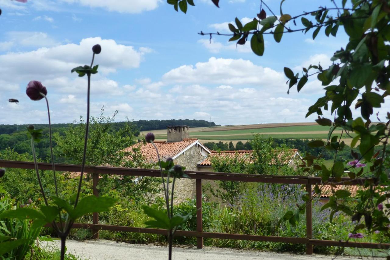 Les Chambres De La Ville Haute Dun-sur-Meuse Ngoại thất bức ảnh